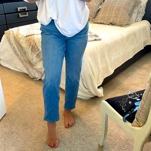 Light wash American Eagle Mom Jeans